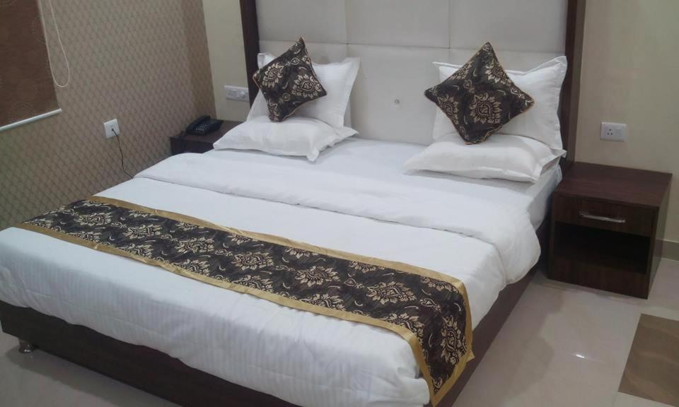 Hotel SS Grand Lucknow Exterior foto
